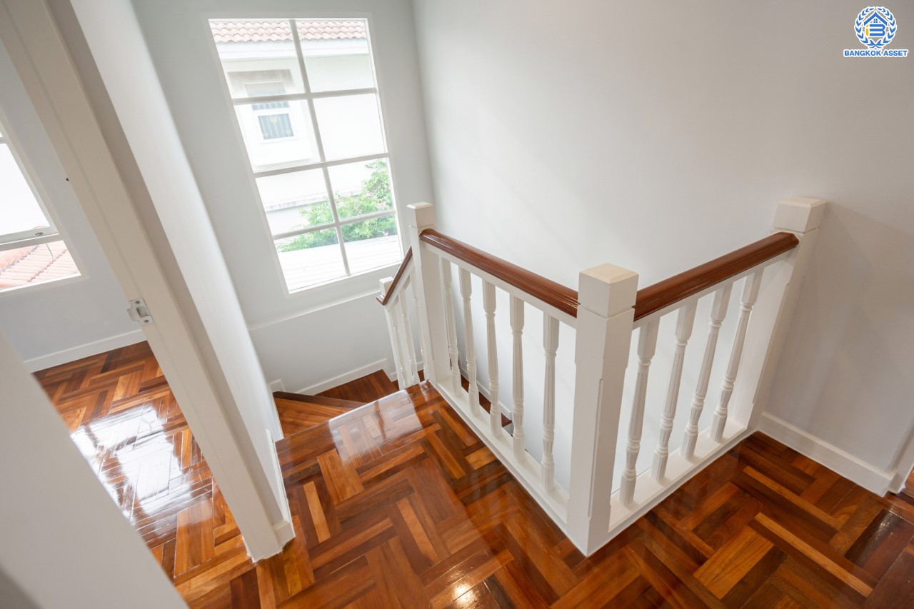 บ้านมือสองตกแต่งใหม่ แบรนด์ LH ม.ชัยพฤกษ์ บางบัวทอง หลังมุม เนื้อที่ 57.7 ตร.ว. ฟังก์ชัน 3 ห้องนอน 2 ห้องน้ำ จอดรถ 2 คัน พร้อม facilities ครบครัน บนทำเลเดินทางสะดวก ติดถนนบางกรวย-ไทรน้อย ใกล้เซ็นทรัลเวสต์เกต และรถไฟฟ้าสายสีม่วง "สถานีบางพลู"